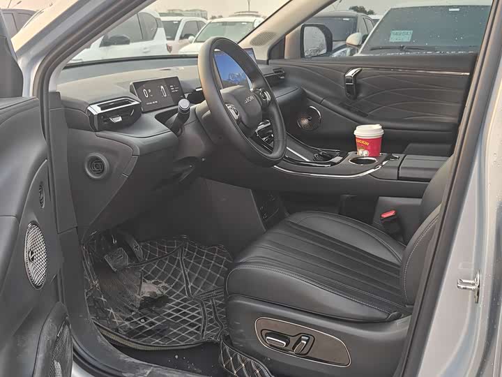 Фото 8 - GAC Aion V