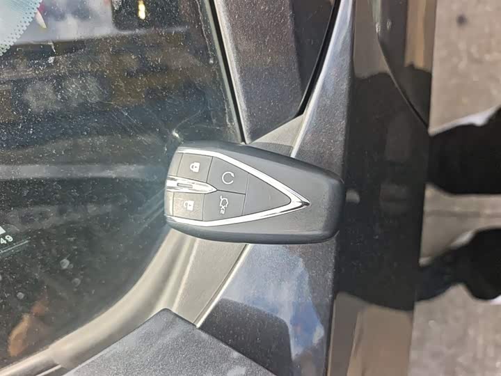 Фото 9 - Changan UNI-V