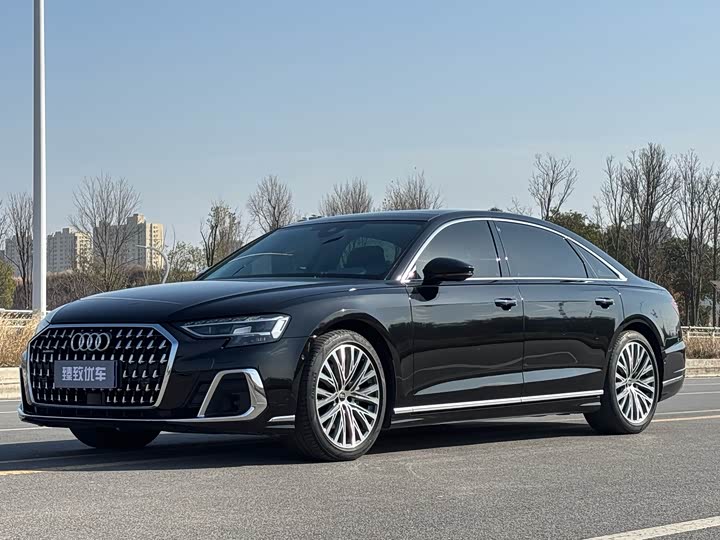 Фото 1 - Audi A8
