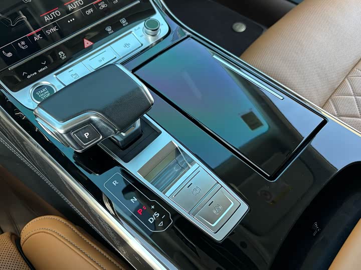 Фото 13 - Audi A8