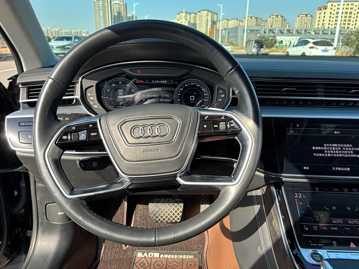 Фото 16 - Audi A8