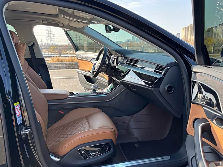 Фото 19 - Audi A8