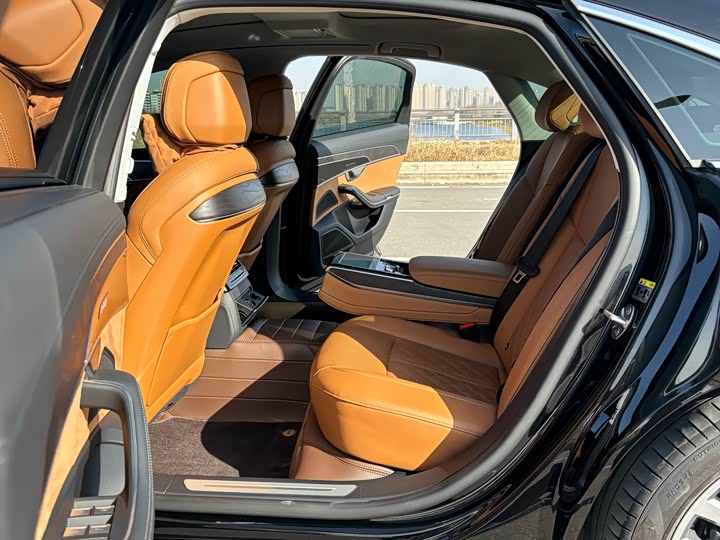 Фото 23 - Audi A8