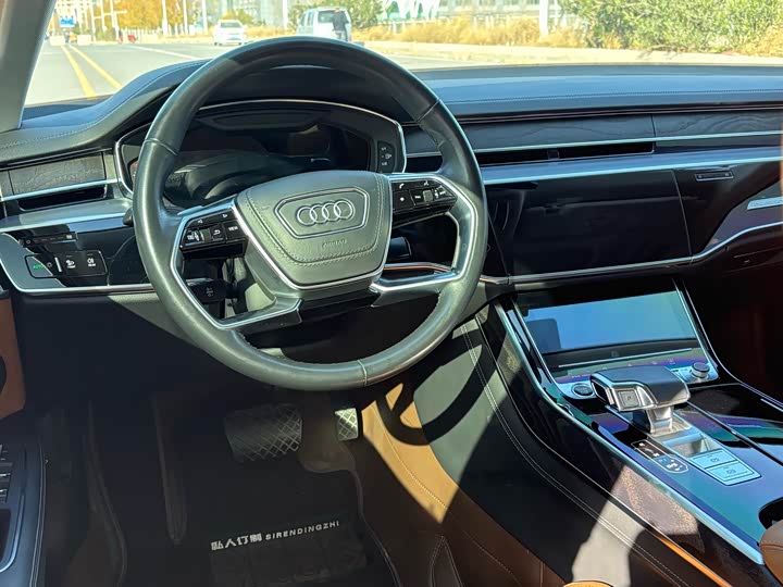 Фото 25 - Audi A8