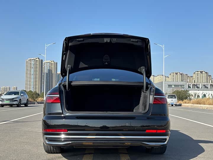 Фото 27 - Audi A8