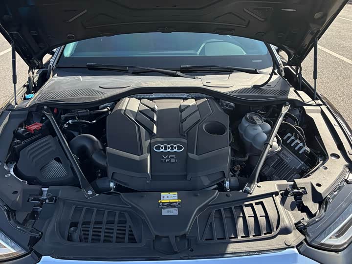 Фото 29 - Audi A8