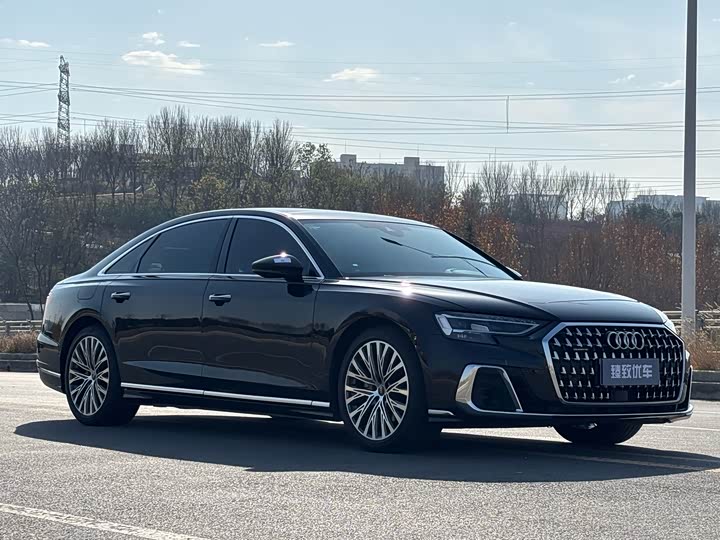 Фото 3 - Audi A8