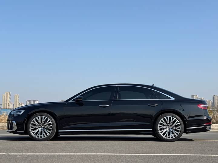 Фото 5 - Audi A8