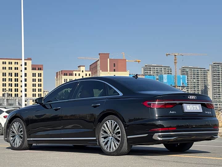 Фото 6 - Audi A8