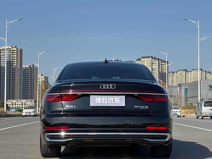Фото 7 - Audi A8
