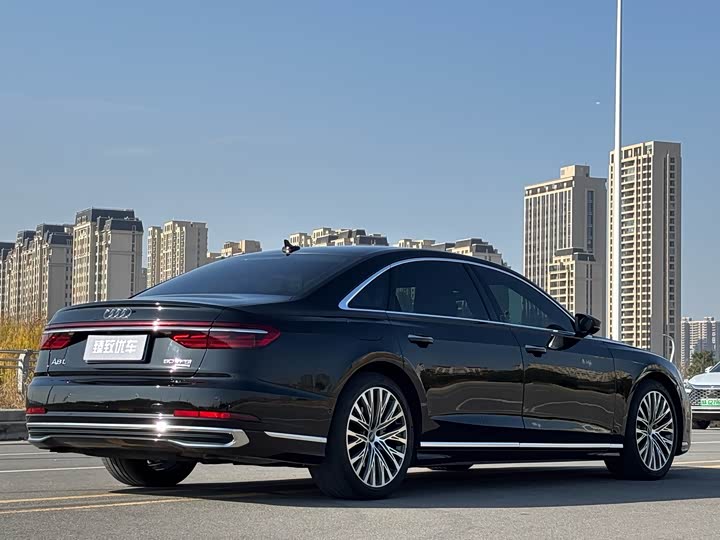 Фото 8 - Audi A8