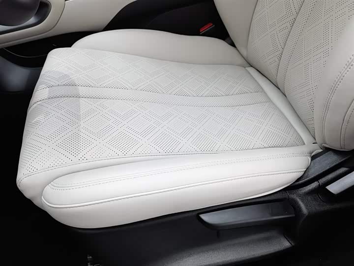 Фото 20 - BYD Yuan Up