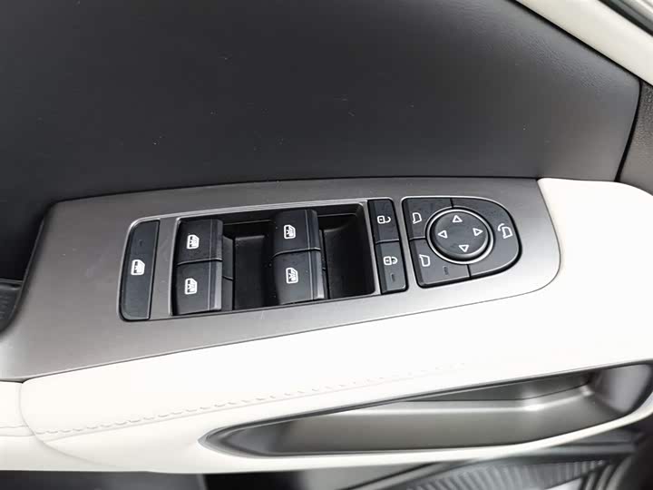 Фото 9 - BYD Yuan Up