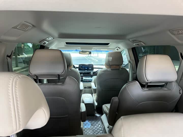 Фото 9 - Buick GL8 ES