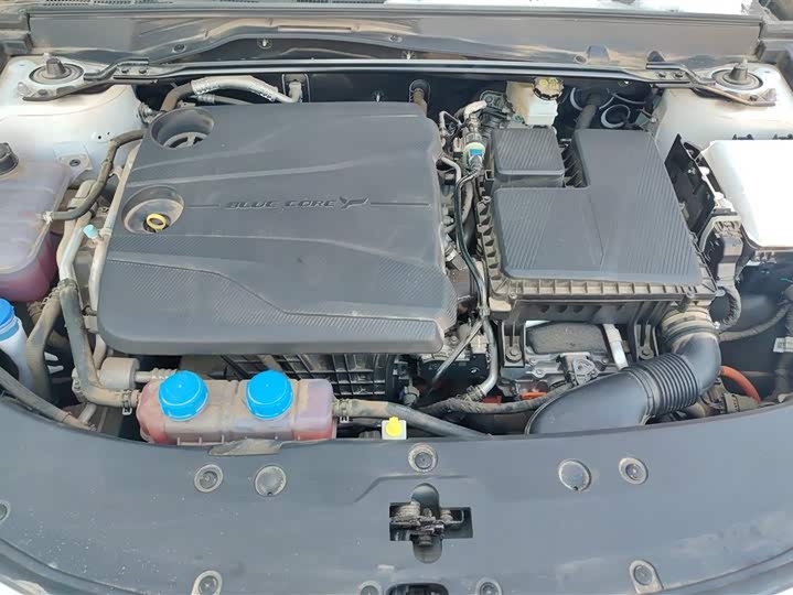 Фото 10 - Changan UNI-V Hybrid