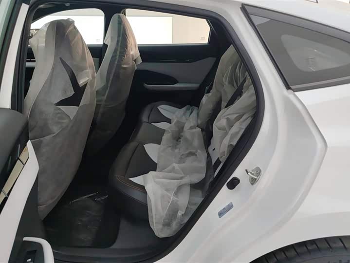 Фото 11 - Changan UNI-V Hybrid