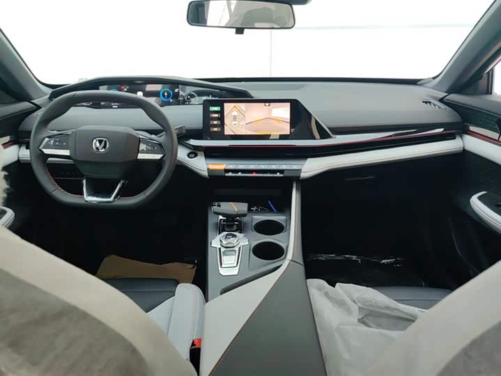 Фото 12 - Changan UNI-V Hybrid