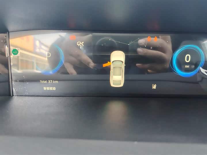 Фото 14 - Changan UNI-V Hybrid