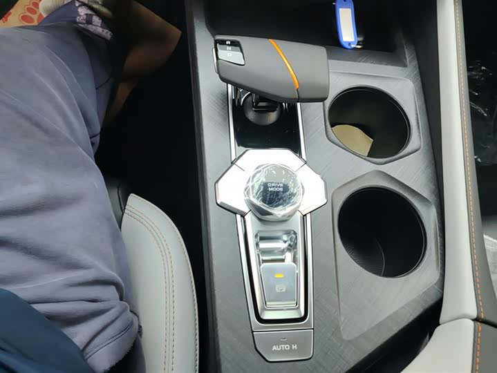 Фото 16 - Changan UNI-V Hybrid