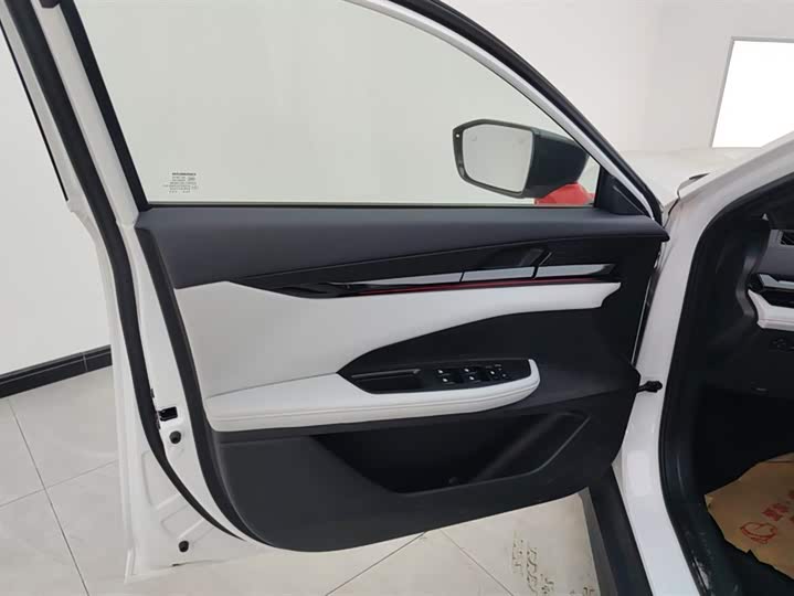 Фото 7 - Changan UNI-V Hybrid