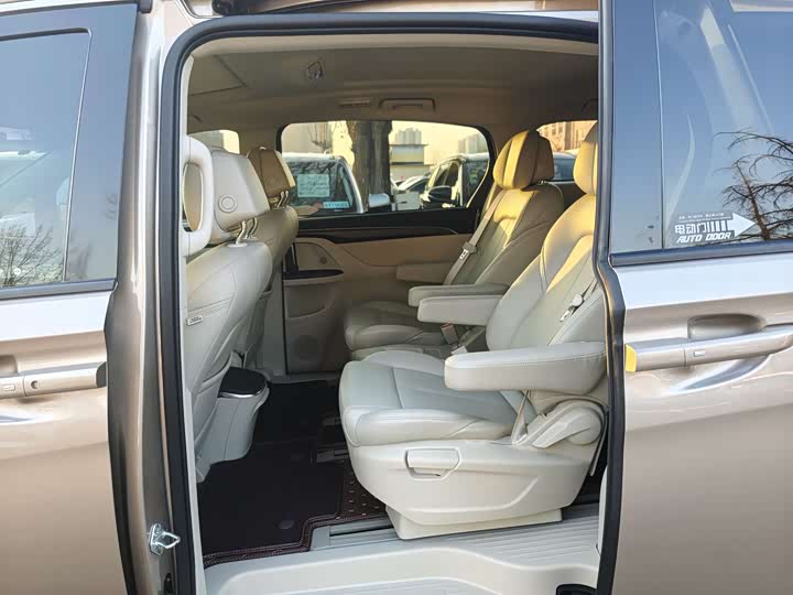 Фото 10 - Buick GL8 ES