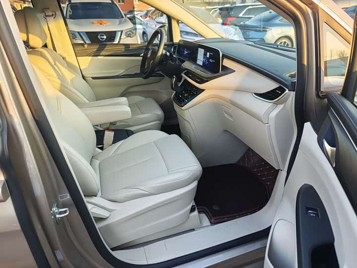 Фото 14 - Buick GL8 ES