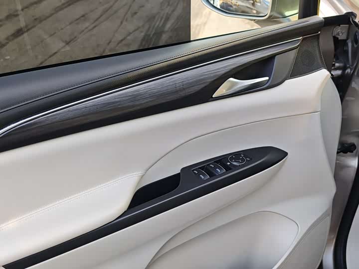 Фото 20 - Buick GL8 ES