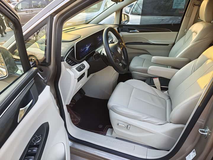 Фото 9 - Buick GL8 ES