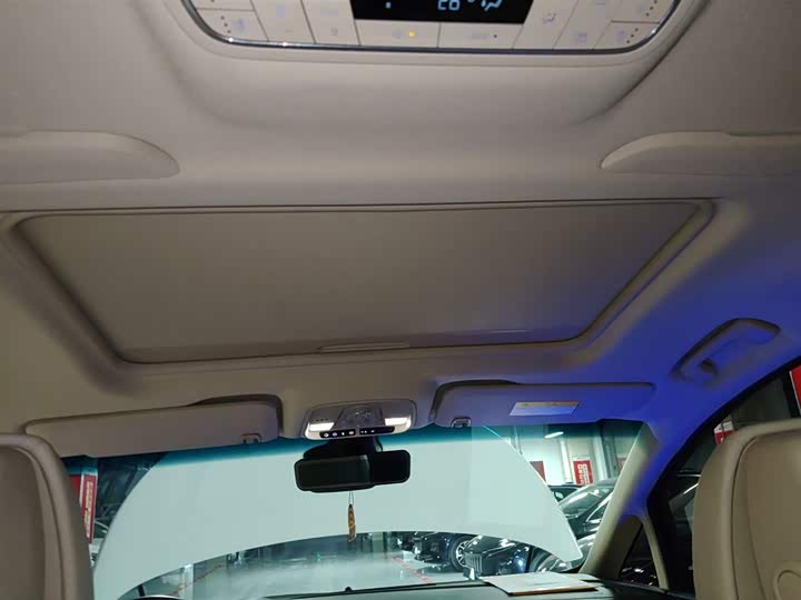 Фото 18 - Buick GL8 ES