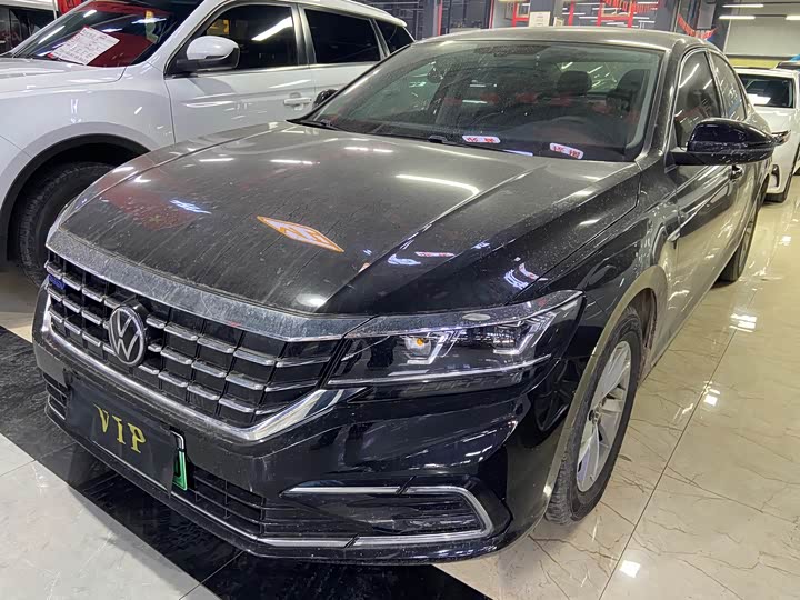 Фото 1 - Volkswagen Passat Hybrid