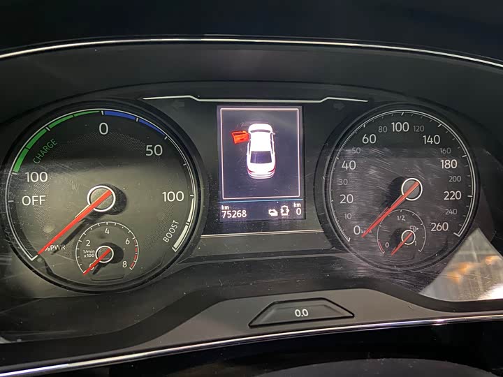 Фото 13 - Volkswagen Passat Hybrid