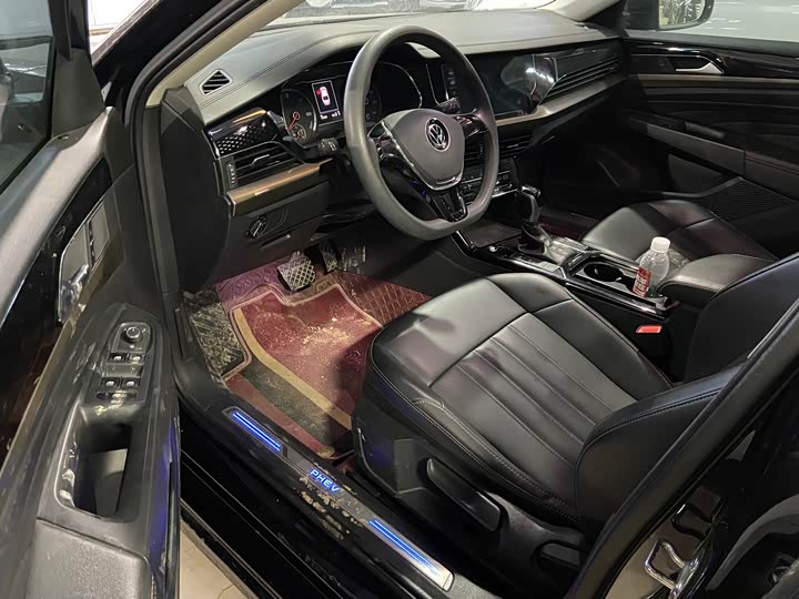 Фото 7 - Volkswagen Passat Hybrid