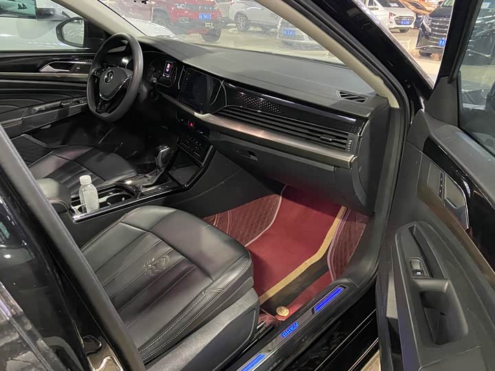 Фото 8 - Volkswagen Passat Hybrid