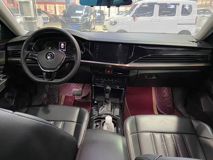 Фото 9 - Volkswagen Passat Hybrid