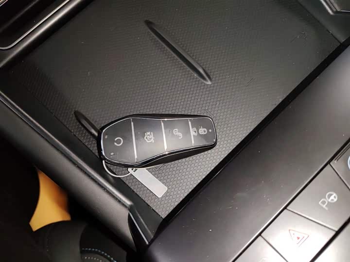 Фото 11 - BYD Qin L