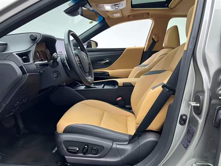 Фото 11 - Lexus ES