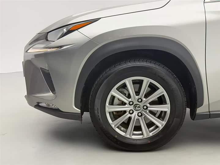 Фото 15 - Lexus ES