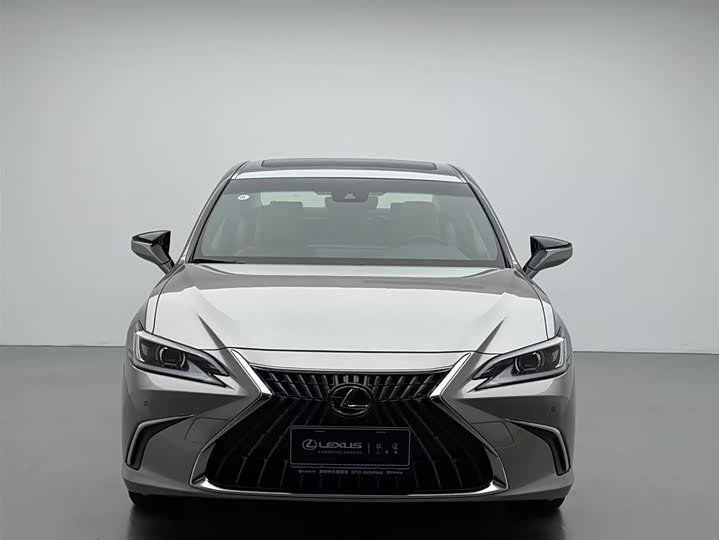 Фото 2 - Lexus ES