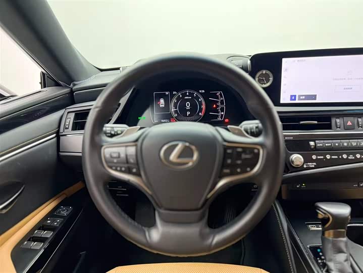 Фото 5 - Lexus ES