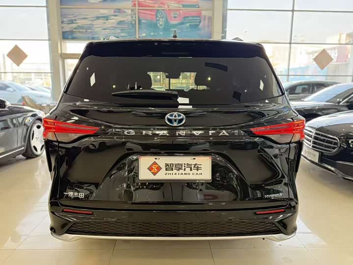 Фото 4 - Toyota Granvia