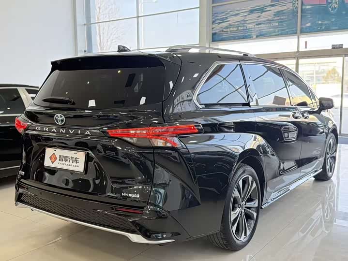 Фото 5 - Toyota Granvia