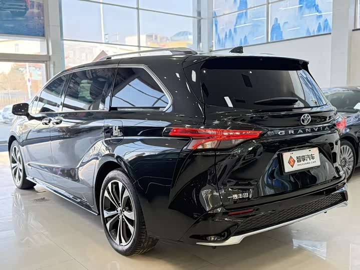 Фото 6 - Toyota Granvia