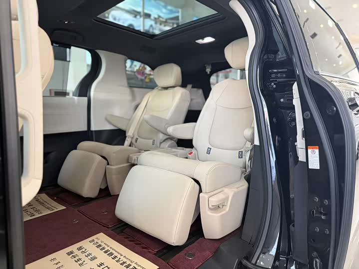 Фото 9 - Toyota Granvia