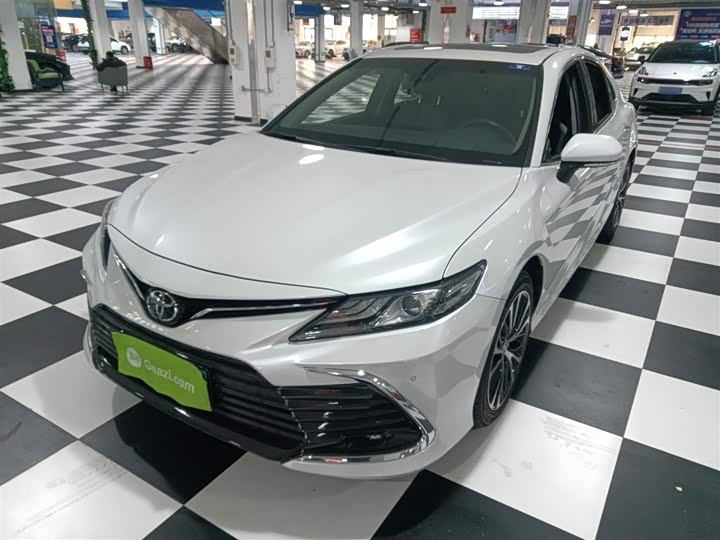 Фото 1 - Toyota Camry