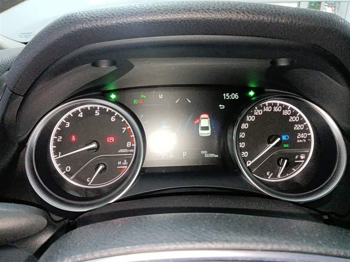 Фото 12 - Toyota Camry