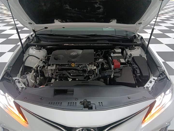 Фото 20 - Toyota Camry