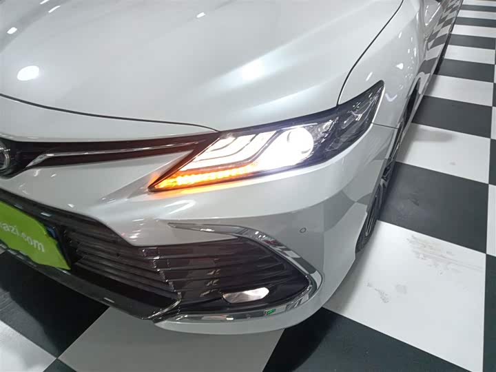 Фото 24 - Toyota Camry