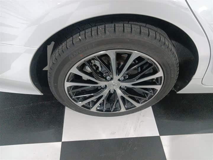 Фото 26 - Toyota Camry