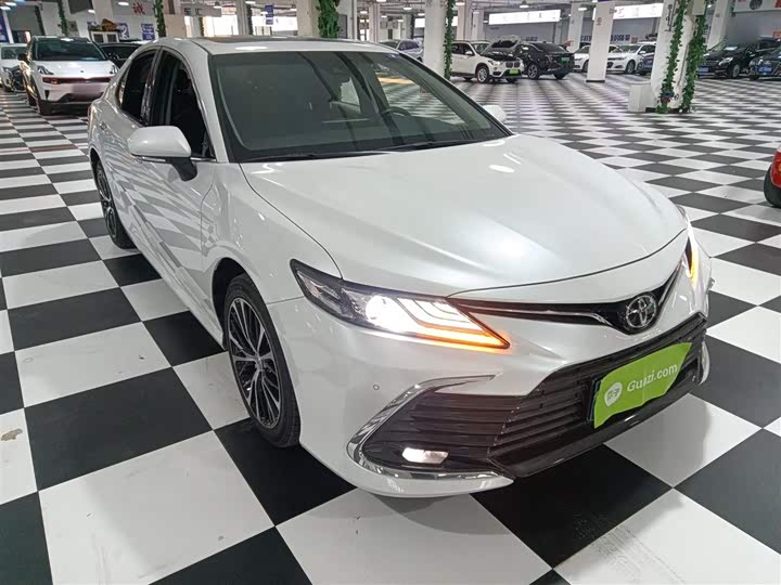 Фото 4 - Toyota Camry