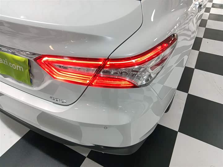 Фото 8 - Toyota Camry